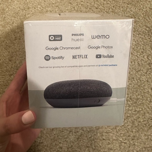 Google Home Mini - Picture 4 of 6